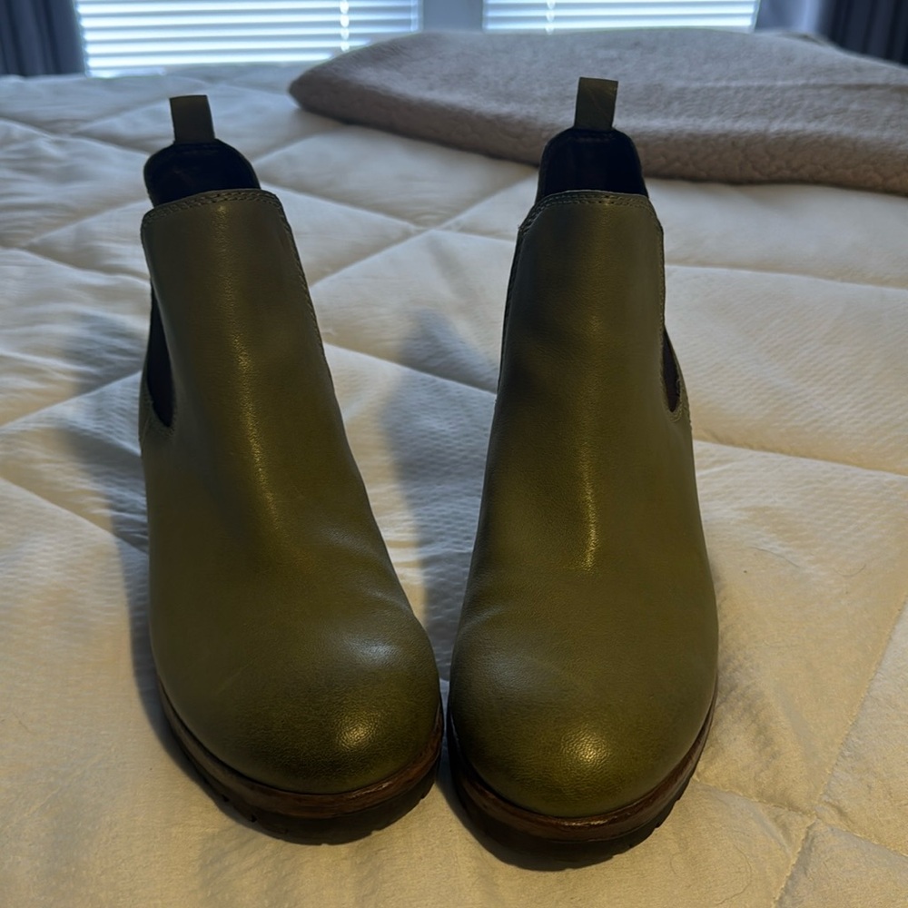 Salvia brand Italian leather boots